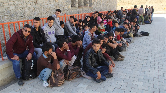 Yabancı uyruklu kişiler, işlemlerinin ardından Edirne Göç İdaresi Müdürlüğü'ne gönderildi. Fotoğraf: Arşiv