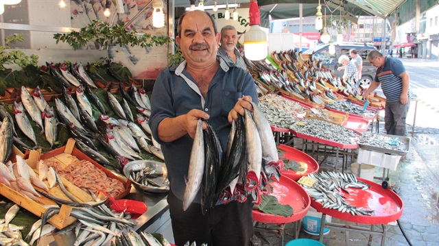 Balıkçılar, havaların soğumasıyla fiyatların daha düşeceğini söyledi.
