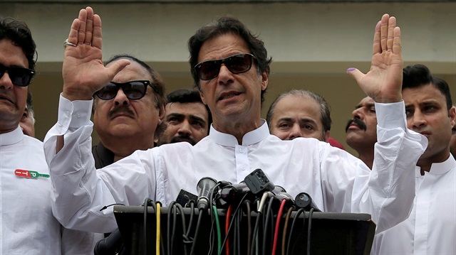  Cricket star-turned-politician Imran Khan