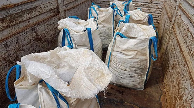 Hırsızların çaldığı 5 milyon TL değerindeki 20 ton 'molibden' madenini polis ekipleri operasyonla ele geçirdi. 