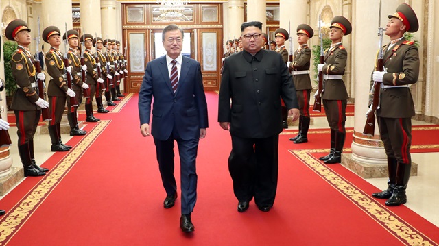 Güney ve Kuzey Kore lideri, barış görüşmelerine yarın da devam edecek.