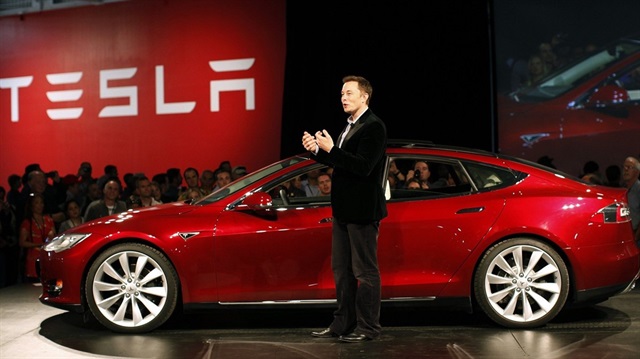 Musk, 24 Ağustos'ta şirketin yönetim kurulu ve hissedarlarıyla yaptığı görüşmelerin ardından, Tesla'nın borsadan çekilme kararının iptal edildiğini duyurmuştu. 