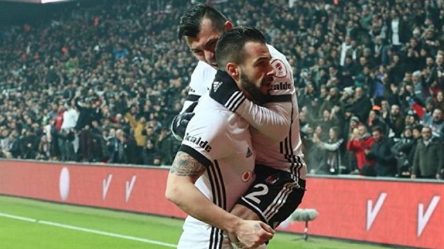 Negredo, Beşiktaş kariyerinde çıktığı 49 resmi maçta 18 gol kaydetti.