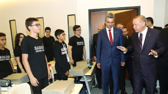 أردوغان قام بزيارة المدرسة بمناسبة بداية الموسم الدراسي