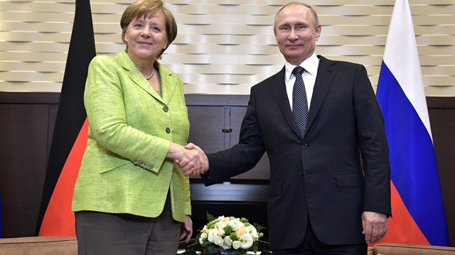 Rusya Devlet Başkanı Vladimir Putin ve Almanya Başbakanı Angela Merkel