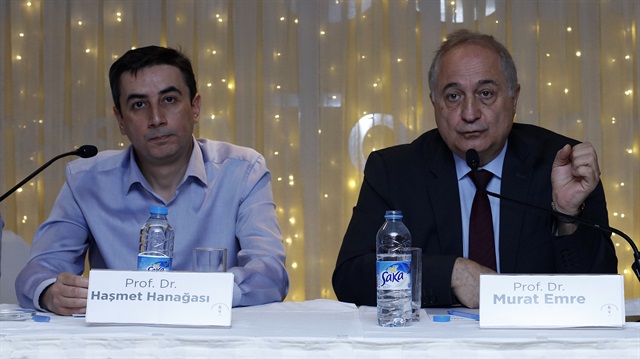 Türkiye Alzheimer Derneği Başkanı Haşmet Hanağası (solda)