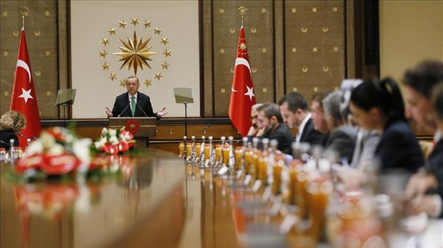 أردوغان أثناء استقباله رجال الأعمال في المجمع الرئاسي