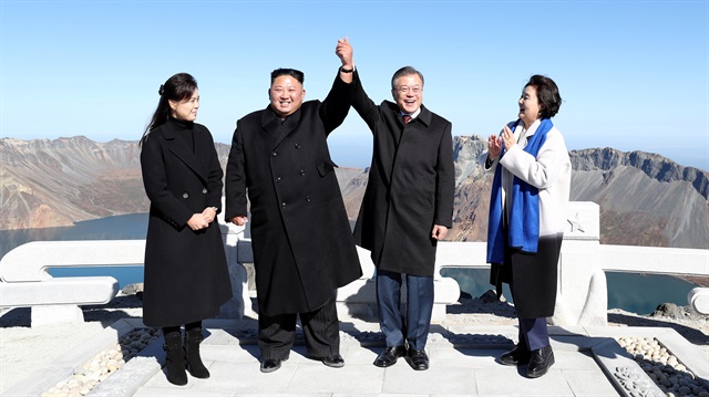 Güney Kore Devlet Başkanı Moon Jae-in ile Kuzey Kore lideri Kim Jong-un ve eşleri.