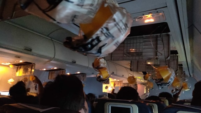 Hindistan'da bir uçakta, havalandırma sisteminde sorun çıkınca yolcuların kulakları ve burunları kanadı. Bunun üzerine oksijen maskeleri açıldı. 