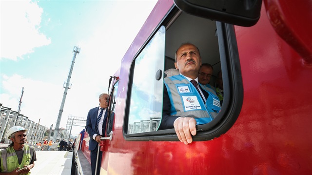 Ulaştırma Bakanı Cahit Turhan İstanbul Banliyö Hattı'ndaki test sürüşlerine katıldı.