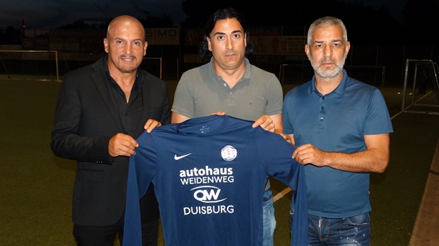 Albayrak FSV Duisburg formasıyla poz verdi.