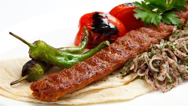 Kebabın Adana usulünce tüketilmesinin kanseri önleyici faydası olduğu bildirildi.
