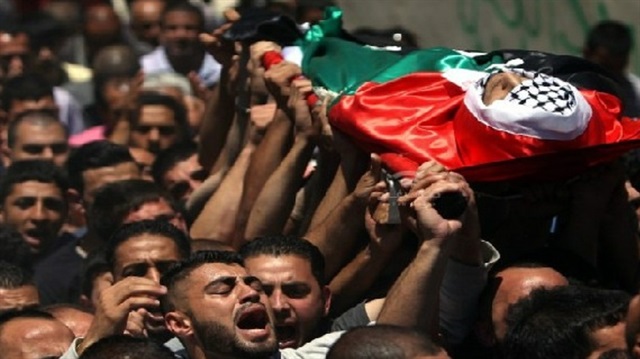 فلسطينيون يشيعون شهيدا قتلته إسرائيل شرقي غزة