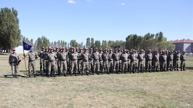 افراد الجيش التركي المشاركين في المناورات