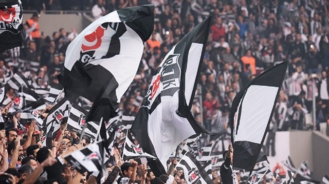 Beşiktaşlı taraftarlar derbi sürprizi için sosyal medyadan örgütlendi.