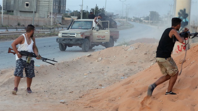Libya'nın başkenti Trablus'ta 14 günlük ateşkesin ardından yeniden alevlenen çatışmalarda hayatını kaybedenlerin sayısı 106'ya yükseldi.