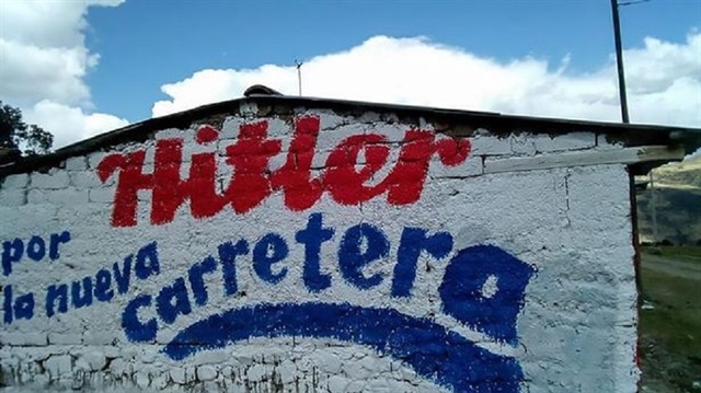 Adaylardan Hitler Alba Sanchez,  kampanyasını "Ben Hitler’im" sloganı ile yürütüyor.