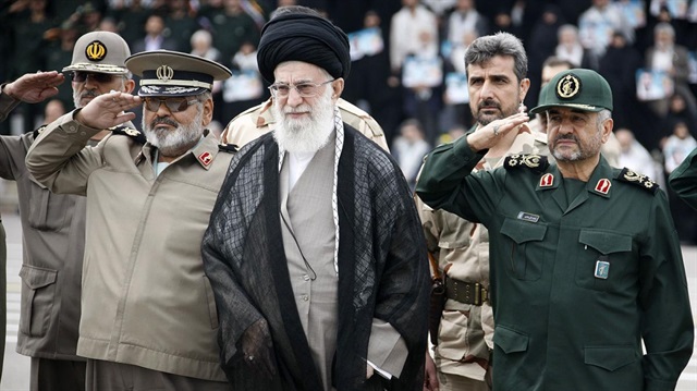 İran'ın dini lideri Ayetullah Hamaney ve İran Devrim Muhafızı Komutanları (Fotoğraf: Arşiv)