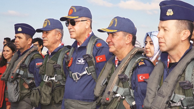 Türk savunma sanayiinin ilk kahramanlarını hatırlatan Erdoğan, Vecihi Hürkuş, Nuri Demirağ, Şakir Zümre, Kirkor Divarcı ve Nuri Killigil’in nasıl sabote edildiğini anlattı
