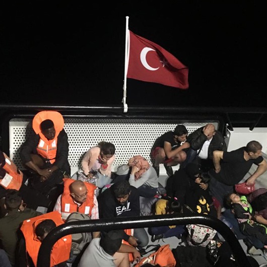 ضبط 251 مهاجرا غير نظامي غربي تركيا