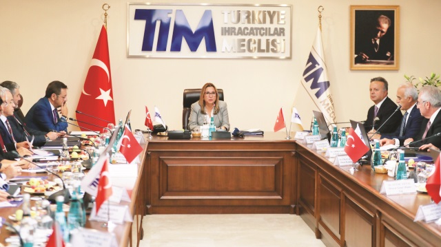 İkinci toplantısını İstanbul’da yapan Ticaret Bakanlığı İstişare Kurulu Yeni Ekonomi Programı ile Gümrük Birliğinin güncellenmesi, Eximbank’ın imkanlarının güçlendirilmesi, e-ticaret ve dijitalleşmeye ilişkin yapılan çalışmalar ile özel sektör talepleri de ele alındı.