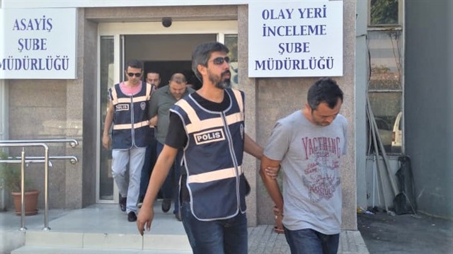 İzmir'deki operasyonda yakalanan banka müdürü, adliyeye sevk edildi.