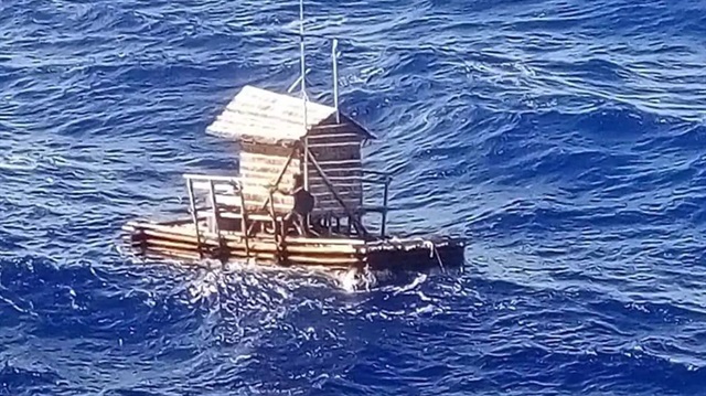 Endonezya'da akıntıya kapılarak okyanusa sürüklenen 18 yaşındaki genç, balık tutarak 49 gün boyunca hayatta kalmayı başardı.