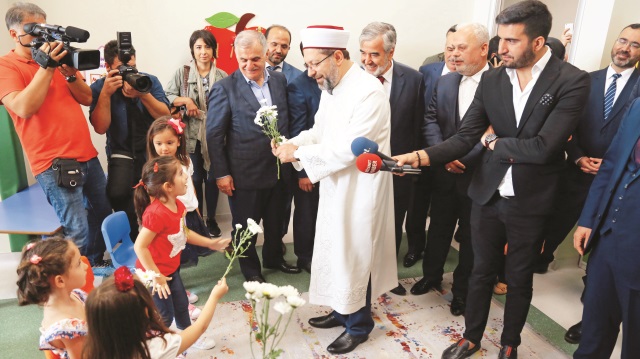 Kur’an kurslarında 2018-2019 yılı eğitim-öğretim yılı Esenyurt’taki “Hacı Ahmet Albayrak Camisi Kız Kur’an Kursu”ndaki törenle başladı. 