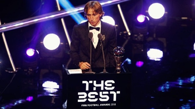 مودريتش يتوج بجائزة "أفضل لاعب" في العالم

