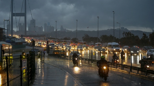 İstanbul'da bugün sağanak yağışlar kendini gösterecek. 
