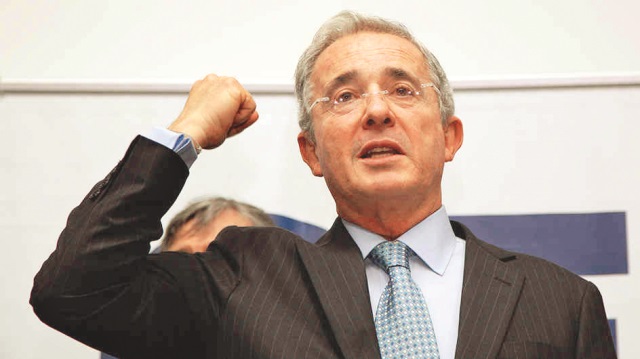 Alvaro Uribe Velez darbe çağrısında bulundu.