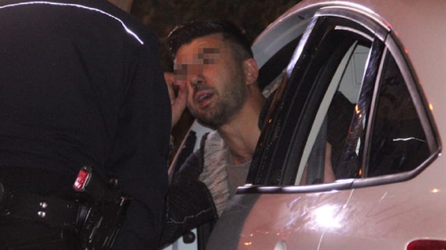 Kaza yapan alkollü sürücü araçta uyuya kaldı
