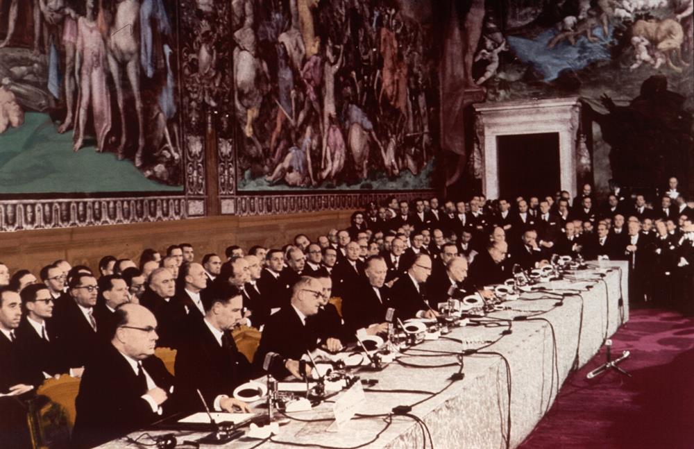Fransa, Batı Almanya, İtalya, Belçika, Hollanda ve Lüksemburg Roma anlaşmasını imzaladı. 