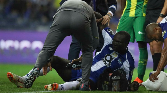 Aboubakar dün oynanan lig maçında acılar içerisinde yerde kalmıştı.