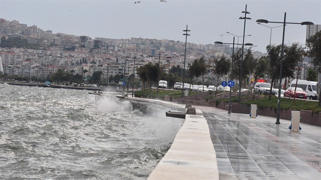 Ege kıyılarında kasırga alarmı: Fırtınanın saatteki hızı 145 kilometreyi bulacak