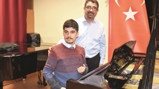 Üstün yetenekli Buğra Çankır, yurt dışındaki resitallerde zaman zaman konser veriyor.