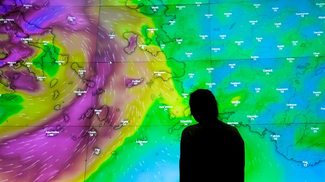 Meteoroloji Genel Müdürlüğü merkezinde tropik fırtınanın her aşaması yakından takip ediliyor.