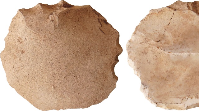 Neolitik Dönem’e ait disk biçimli bir kazıyıcı bulundu. 