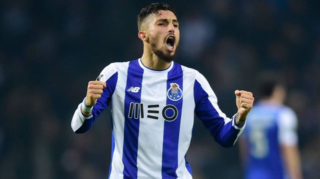 Alex Telles, iki sezondur Porto forması giyiyor.