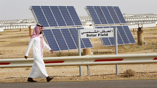 Suudi Arabistan'ın 200 milyar dolarlık yatırımla güneş enerjisi devi olması bekleniyordu.