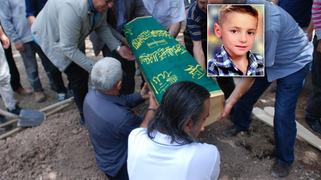 Yaklaşık 3 yıl önce kaybolan Bayram Erol'un kemikleri tabutuyla toprağa verildi.