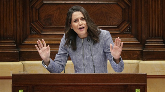 Vatandaşlar Partisi Lideri Ines Arrimadas, Katalonya Meclisi'ndeki oylama öncesi konuşma yapıyor. 