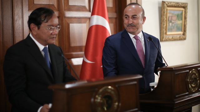 Dışişleri Bakanı Mevlüt Çavuşoğlu ile Kamboçya Dışişleri ve Uluslararası İşbirliği Kıdemli Bakanı Prak Sokhonn ortak basın toplantısı düzenledi.