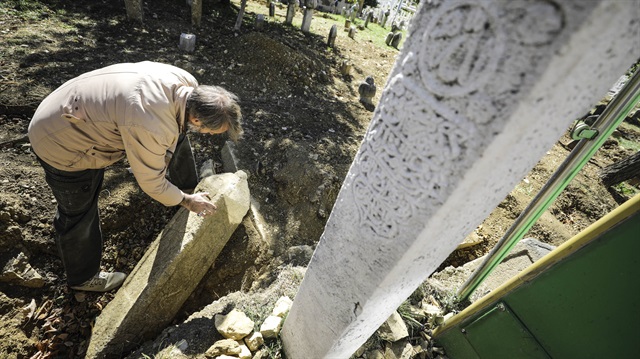 Çalışma alanında kemankeş mezarı bulduklarını kaydeden Muftarevic, mezarın üzerinde Türk-Osmanlı yayı işlemesinin kazılı olduğunu söyledi.