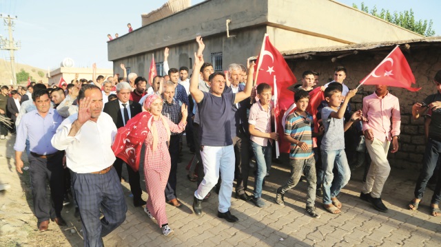 Şırnak’ta PKK’nın saldırısı sonucu güvenlik korucuları Süleyman Tosun ve Halil Yerboğa’nın şehit düştüğü yerde “teröre lanet” yürüyüşü yapıldı.