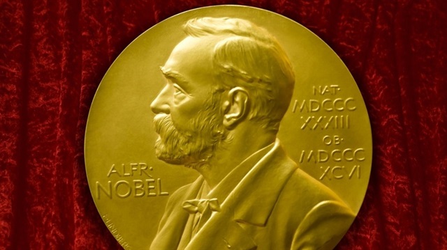 منح عالمين أمريكيين وبريطاني جائزة نوبل للكيمياء