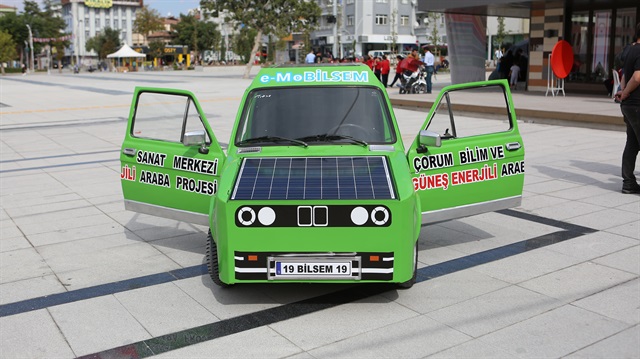 Lise sıralarından yollara: Güneş enerjisiyle çalışan otomobil!
