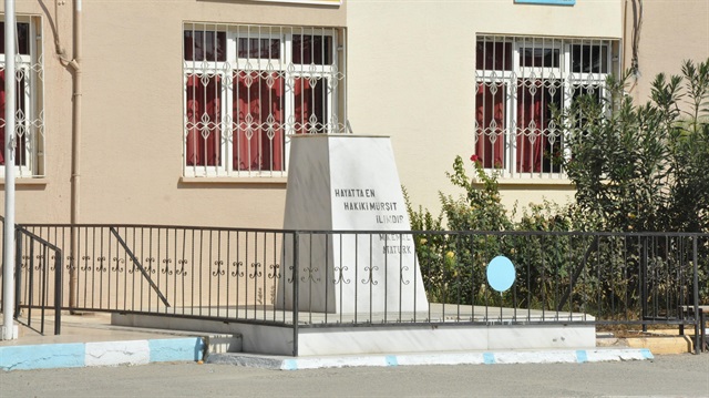 Mersin'deki okulda bulunan Atatürk büstü çalındı.