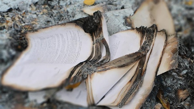 FETÖ'ye ait okulda çalışan isimler, okulların Türkiye'ye devrini duyduklarında FETÖ elebaşı Fetullah Gülen'in bütün kitaplarının yakıldığını söyledi.