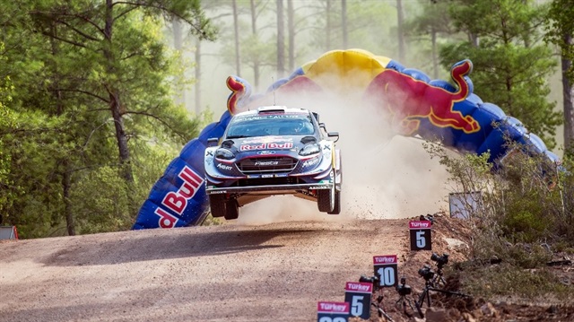 4-7 Ekim tarihleri arasında Galler’de gerçekleştirilecek sezonun 11’inci yarışı öncesi zirvede kıyasıya bir rekabet var.